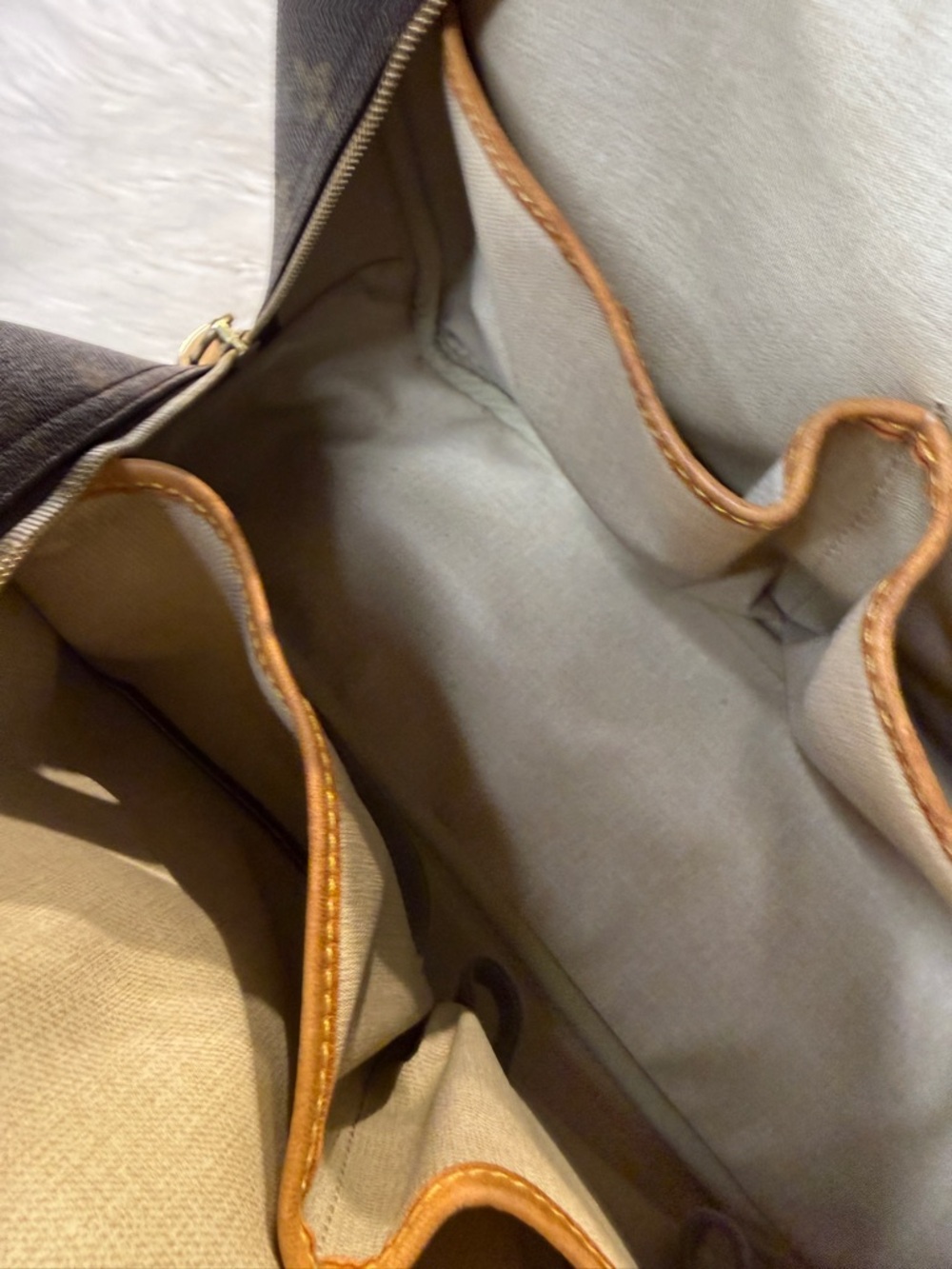 Louis Vuitton Deauville Monogram Canvas Satchel w/ Lock & Clochette Authentic - Picture 12 of 16